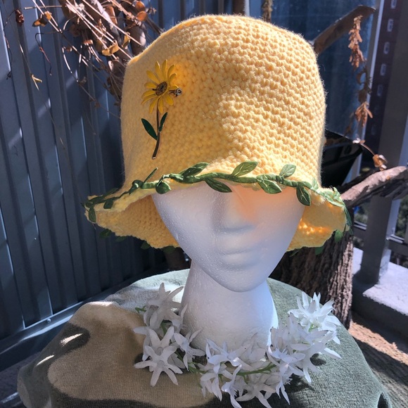 BUCKET HAT HANDMADE AND CRAFTED CROCHET - Picture 1 of 2